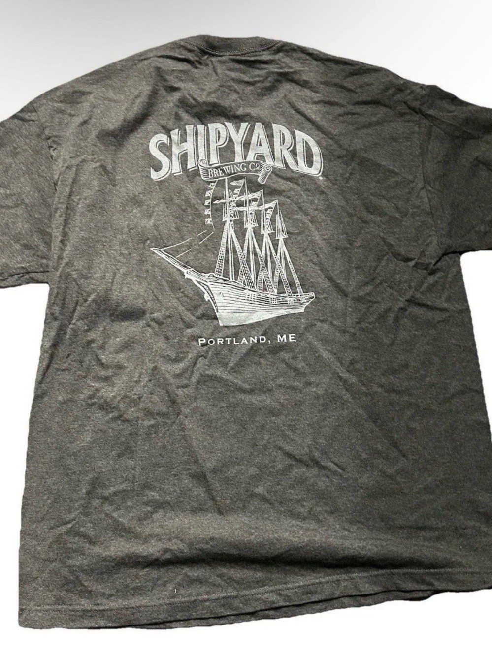 Men’s Charcoal Grey Shipyard Brewing Co. Short Sleeve T Shirt Size XL
